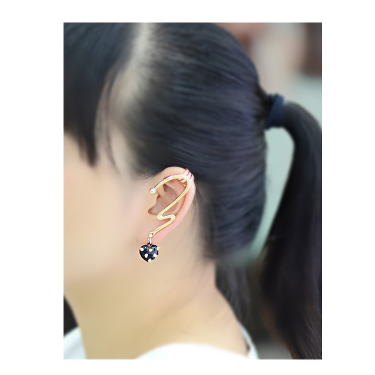 [Personalized rhinestone rivets] Ear cuff