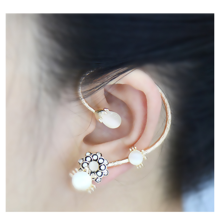 [Connubial opal insects] Ear cuff