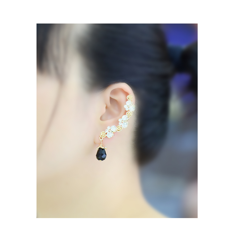 [Crystal pendant rhinestone floral] Ear cuff